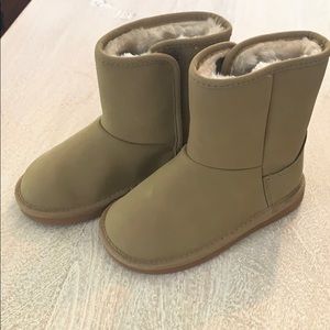 Size 9 carters tan boots